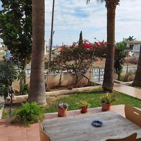 Lovely House Apartament Oroklini